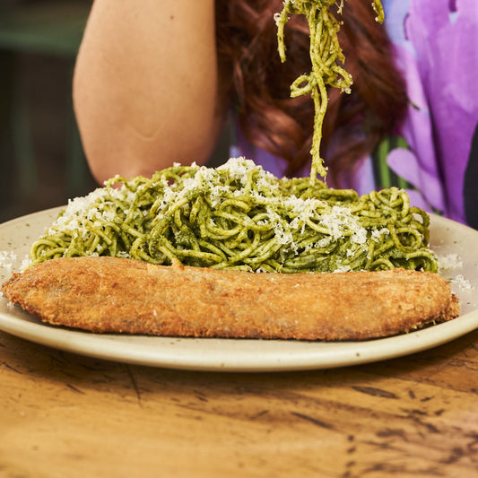 Spaghetti Al Pesto Con Milanesa De Pollo - CAFÉ SALUDABLE S.A.C.